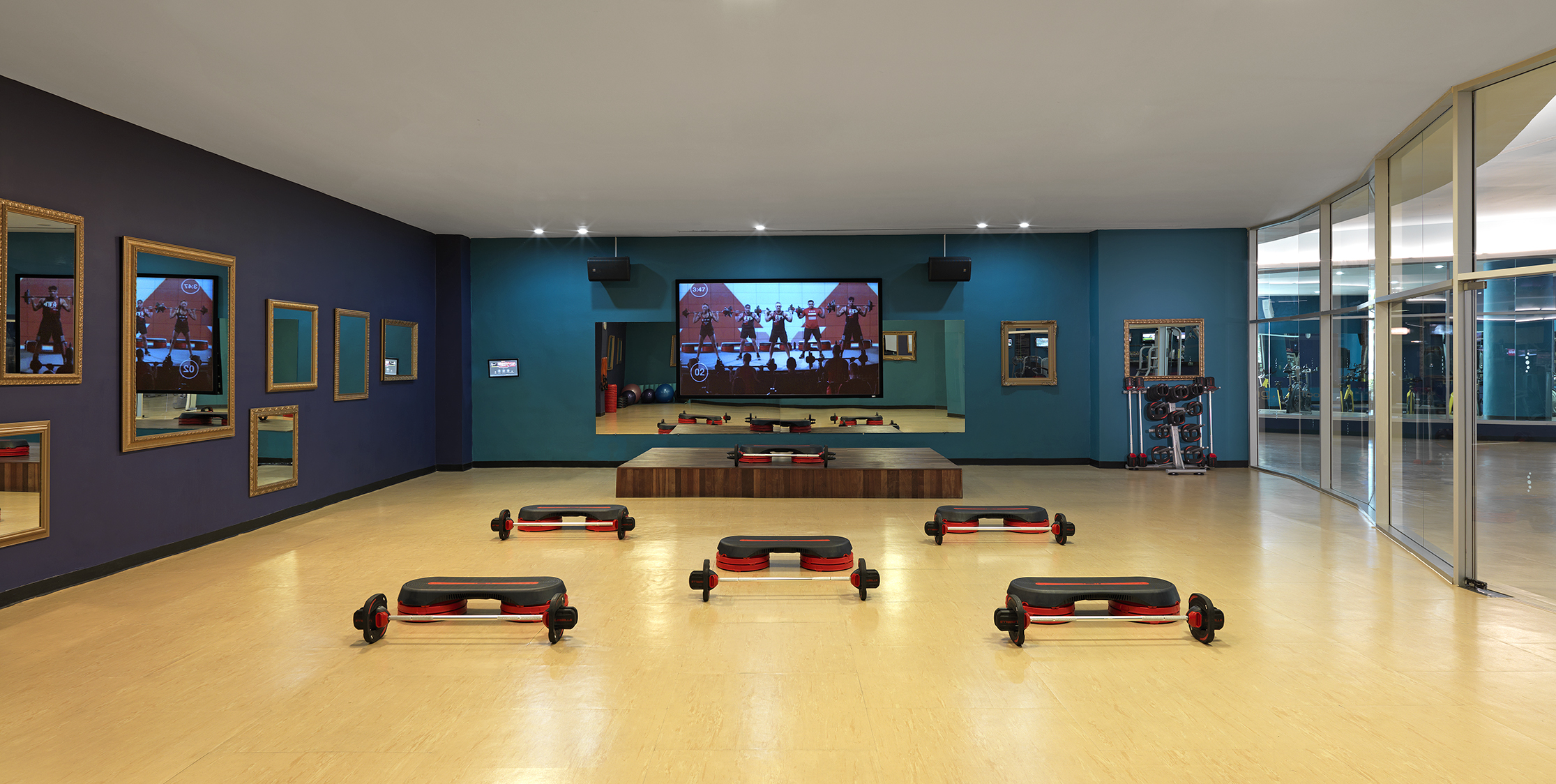 1562369-les_mills_1572.jpg