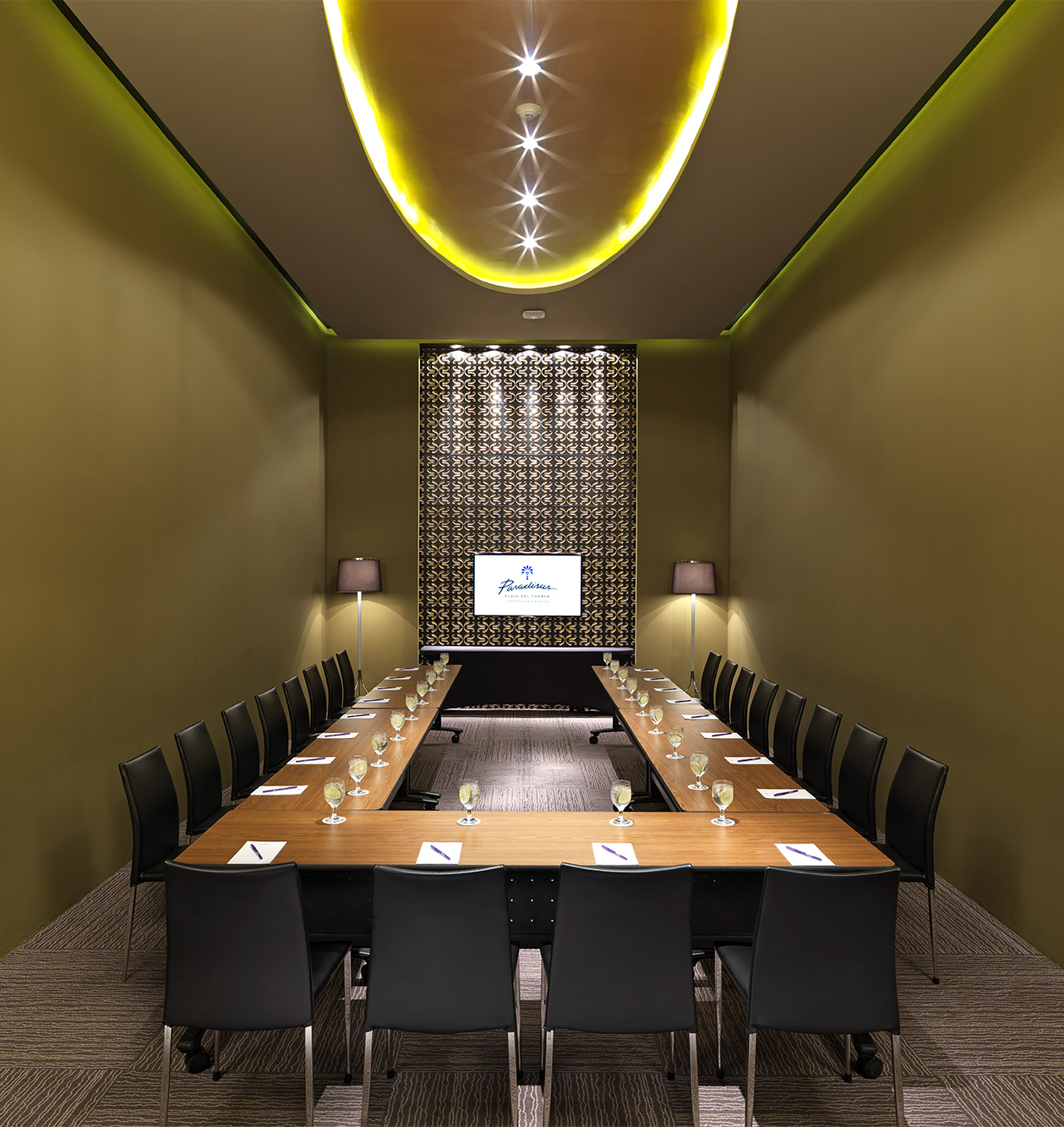 52248-meeting_u_2384.jpg